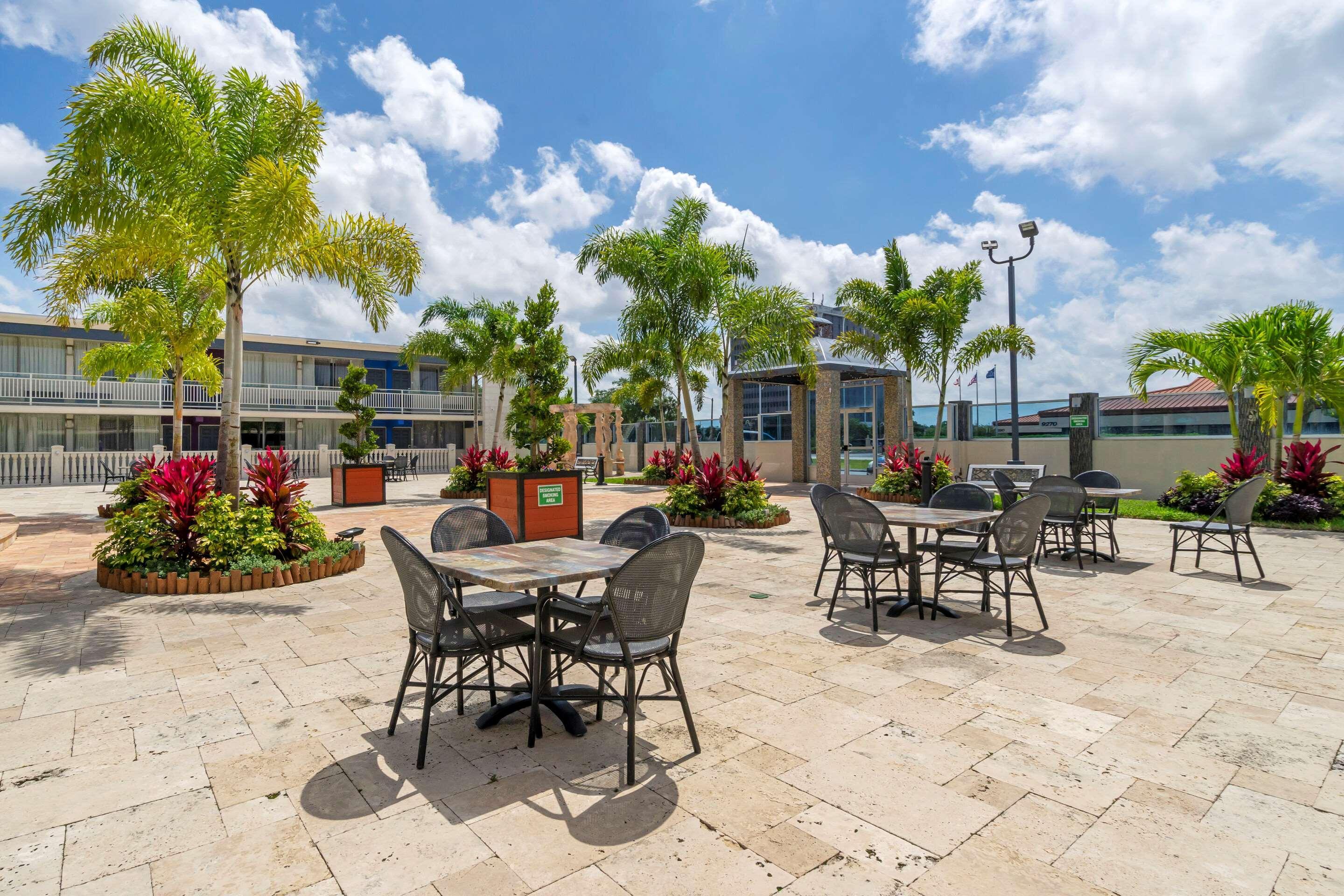 Quality Inn And Conference Center Tampa-Brandon Buitenkant foto